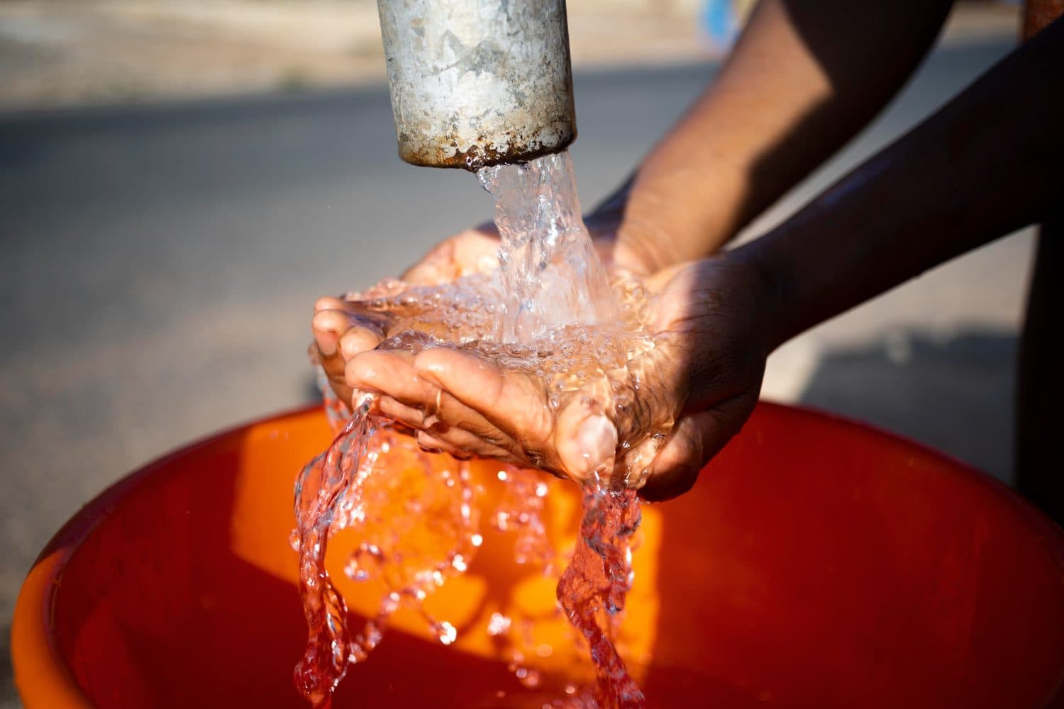 Un análisis advierte que Brasil reutiliza menos del 2% del agua tratada, muy por debajo del promedio mundial